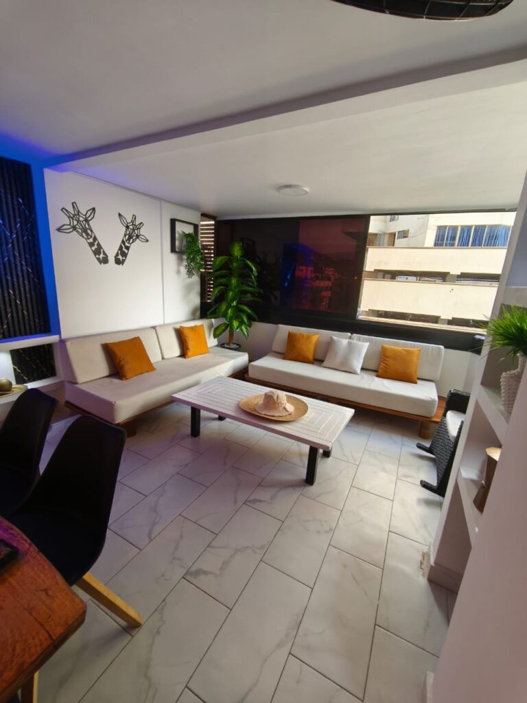 0194469b-6c3e-4716-8137-e2d30f8e99aa