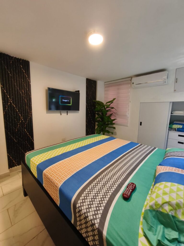 4b300469-de2a-4cd2-a063-1e275e1c1536